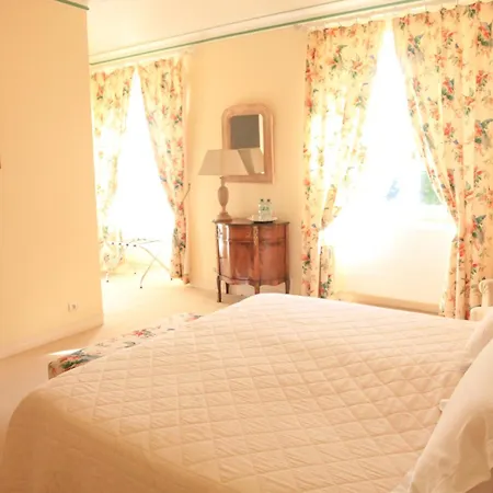 Chateau Senailhac Bed & Breakfast