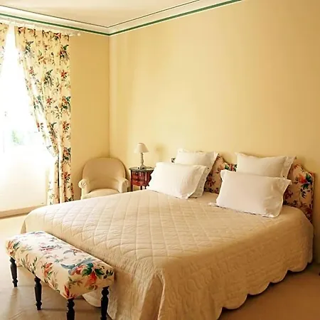 Chateau Senailhac Bed & Breakfast