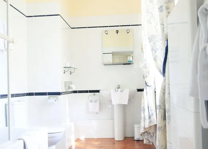 Chateau Sénailhac Bed & Breakfast Tresses